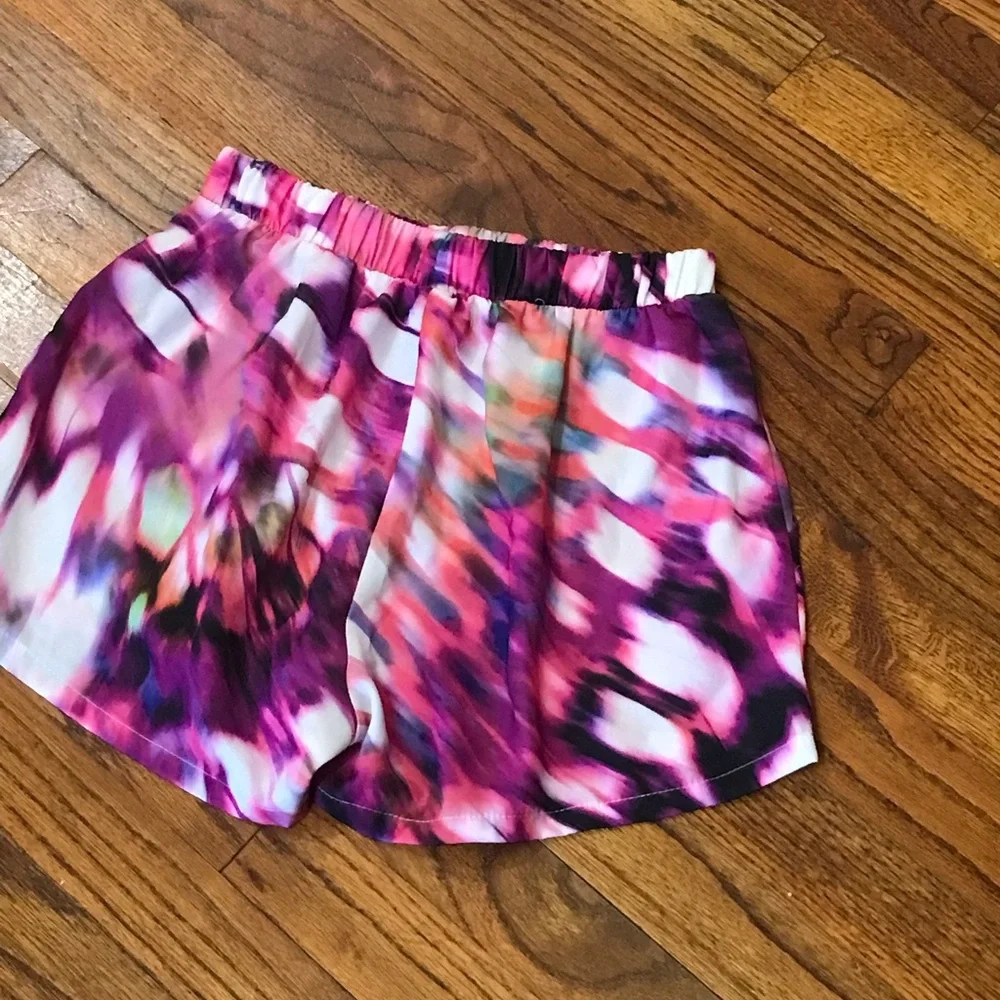 Tyche Boutique Stretch Polyester Swirled Tie Dye Dress Shorts Pockets Stretch